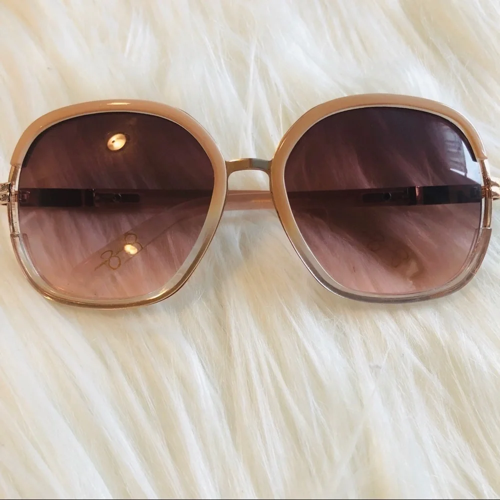 NWT Jessica Simpson Oversized square Sunglasses Rose Gold/Blush pink.